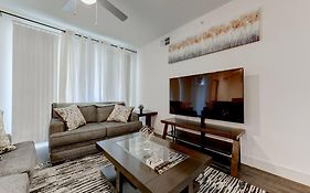 Cozy 2-Bedroom Apartment With Pool View @ Domain Northside